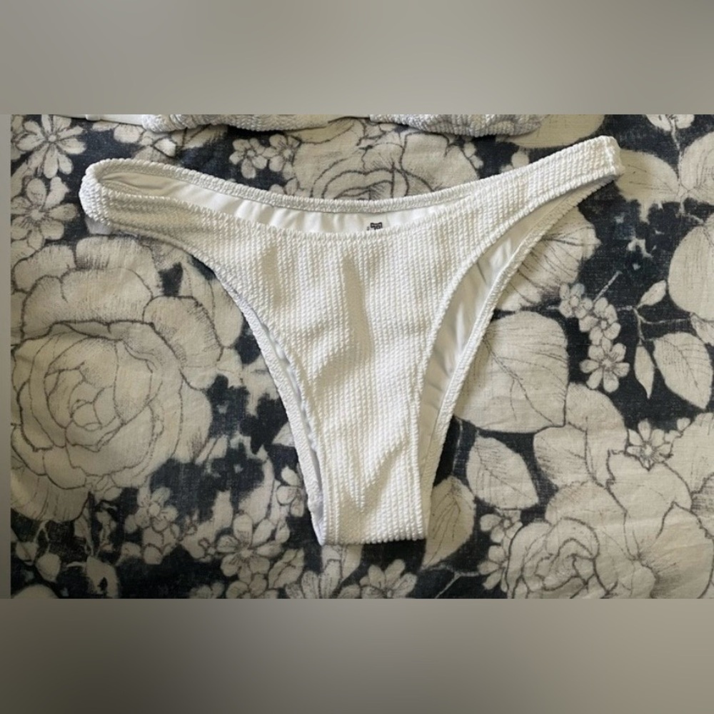 Victoria's Secret White ‘Itsy’ bikini bottoms